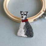 おすわり シュナウザー さんの ブローチ　ビーズ刺繍