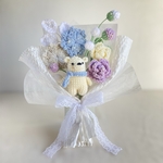冬のきらめきブーケ 白くま　花束 かぎ針編み 枯れない花束　毛糸 プチギフト　花 プレゼント 　あみぐるみ かぎ編み 手編み 編み物 バラ 雪の結晶　しろくま　青　紫