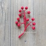 「粒の森ブローチ」赤