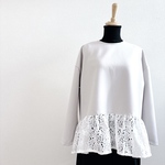 裏起毛ストレッチニットのレースドッキングプルオーバー/アイボリーグレージュ