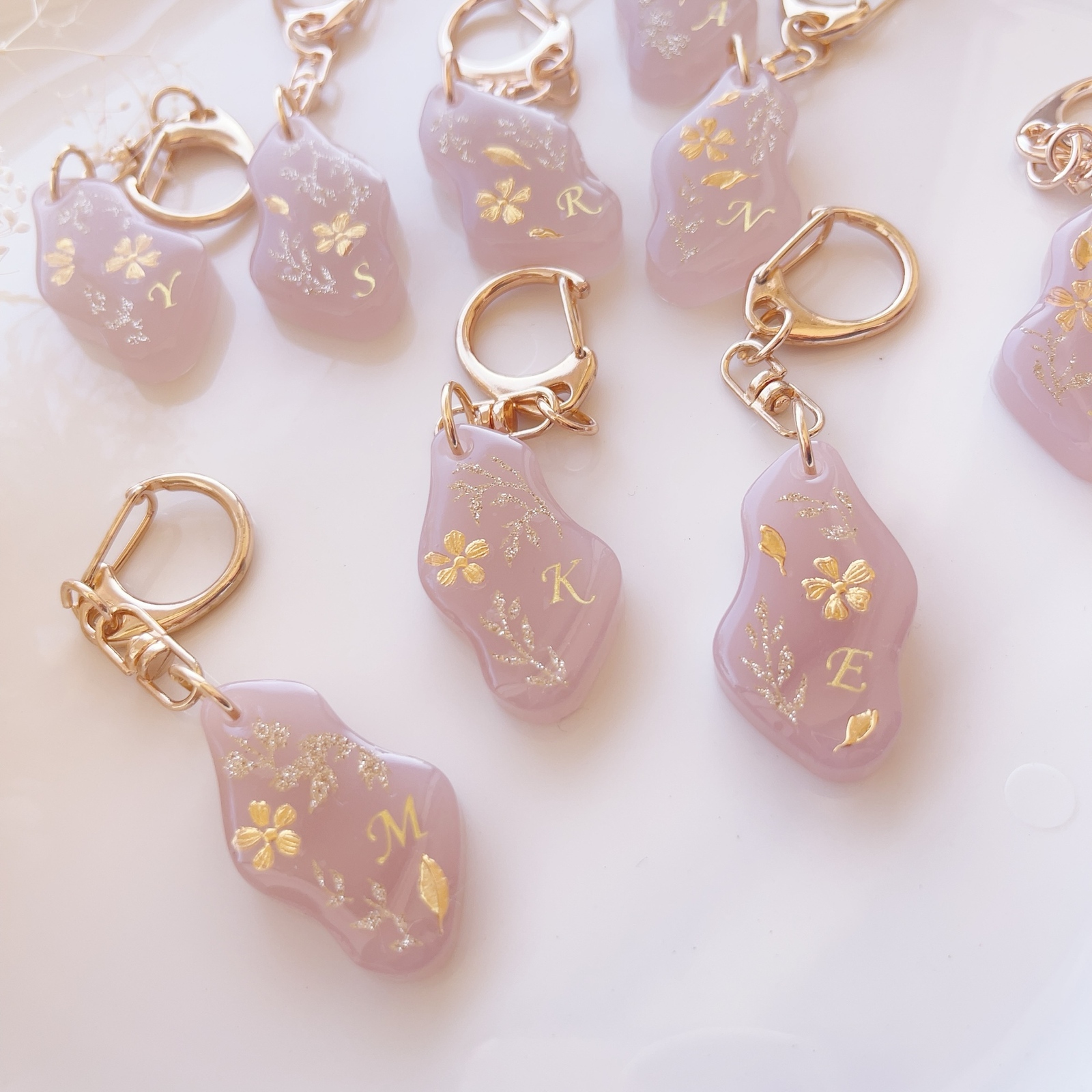 名入れ・文字入れ◎ レジンチャーム かすみ草入り✿︎ キーリング