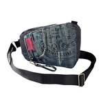 ジーンズリメイクのしずく型ボディバッグ