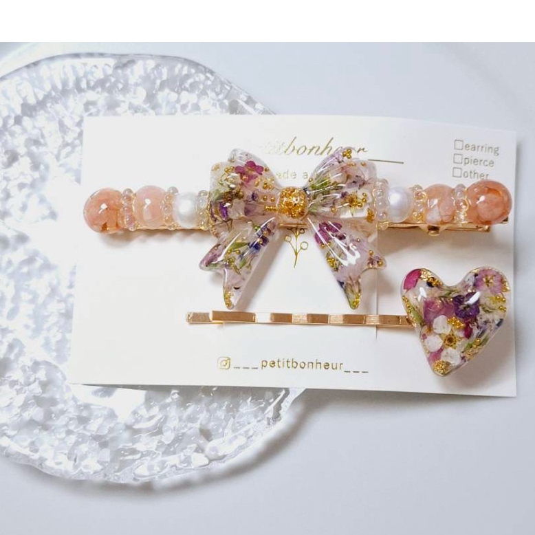 ☆*:.。. ハンドメイド♡レジンヘアバレッタ♡バタフライフラワー .。.:*☆ レジン 花 - バレッタ・ヘアクリップの人気通販 | minne byGMOペパボ
