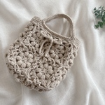 ぷっくり花のほっこりウールバッグ　巾着　2way キナリ