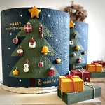 大きなクリスマスツリーとプレゼント