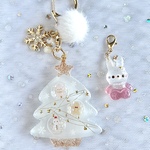 うさぎ　クリスマスツリー　ホワイト　シェイカーキーホルダー   バッグチャーム