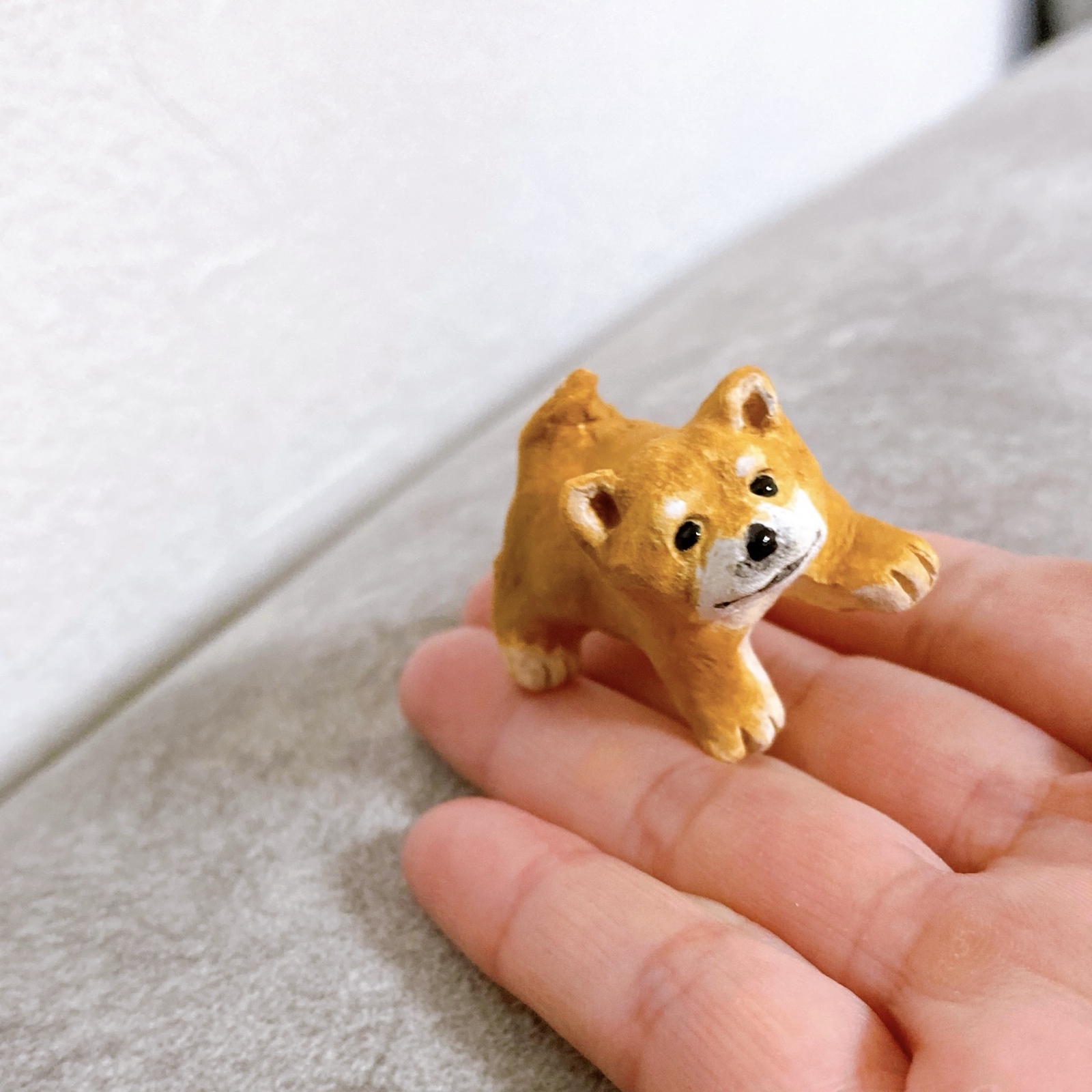 ️❤️️エンジェルクレイ「犬の手品師」粘土細工❤️新品未使用 ミニチュア 犬 シェルティ （寝姿） フィギュア 置物 粘土 - みにちゅ