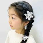 雪の結晶 ベビークリップセット❅　ヘアクリップ  クリスマス　ヘッドドレス　ハーフバースデー　ファーストバースデー　誕生日　プレゼント