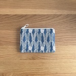 pomppia　ミニ コスメ ポーチ　ミナペルホネン の 刺繍生地　ポンピア　うさぎ　ブルー