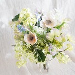 ウェディングブーケ（アーティフィシャルフラワー造花）草花・クラッチブーケ・ホワイトグリーン・サムシングブルー・ナチュラル