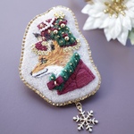 手刺繍ブローチクリスマス帽子を被ったキツネ(A)