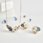12/25まで限定販売　氷の花とライトサファイアビジューのネックレスピアス/イヤリングセット　ラッピング無料クリスマスコフレ