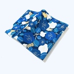 ブックカバー 文庫本サイズ  うさぎと椿　紺色