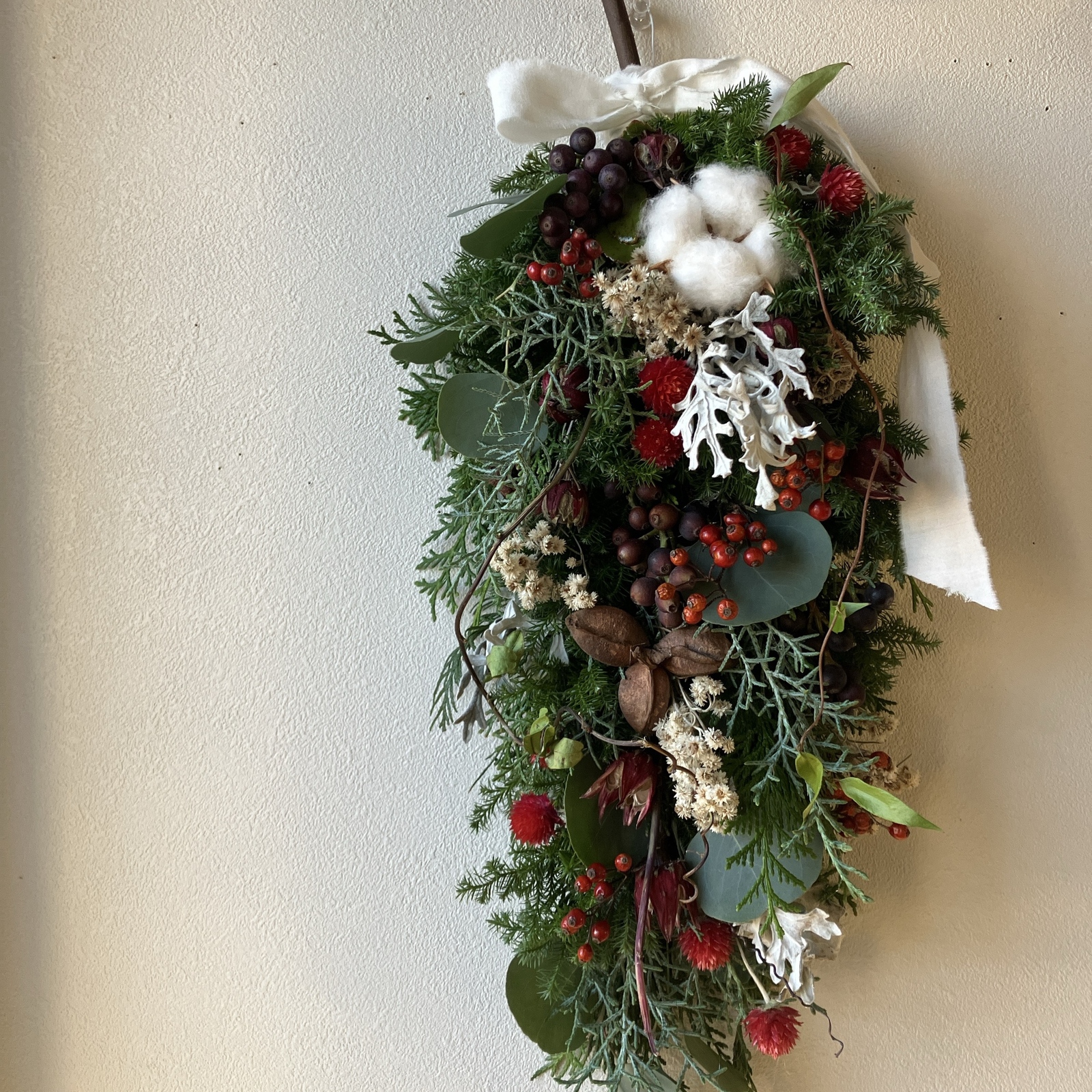 SOLD ローゼルの赤いクリスマスリース 野バラの実 ナンキンハゼ