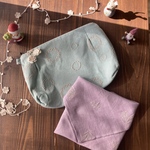 裏防水メイクポーチ　スカーフにもなるリネンハンカチ　SET　大容量　刺繍生地　グリーン　エレガント　ラッピング　クリスマス
