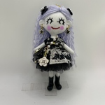 黒とグレードレスのドールチャーム