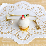 いちごケーキ ブローチ