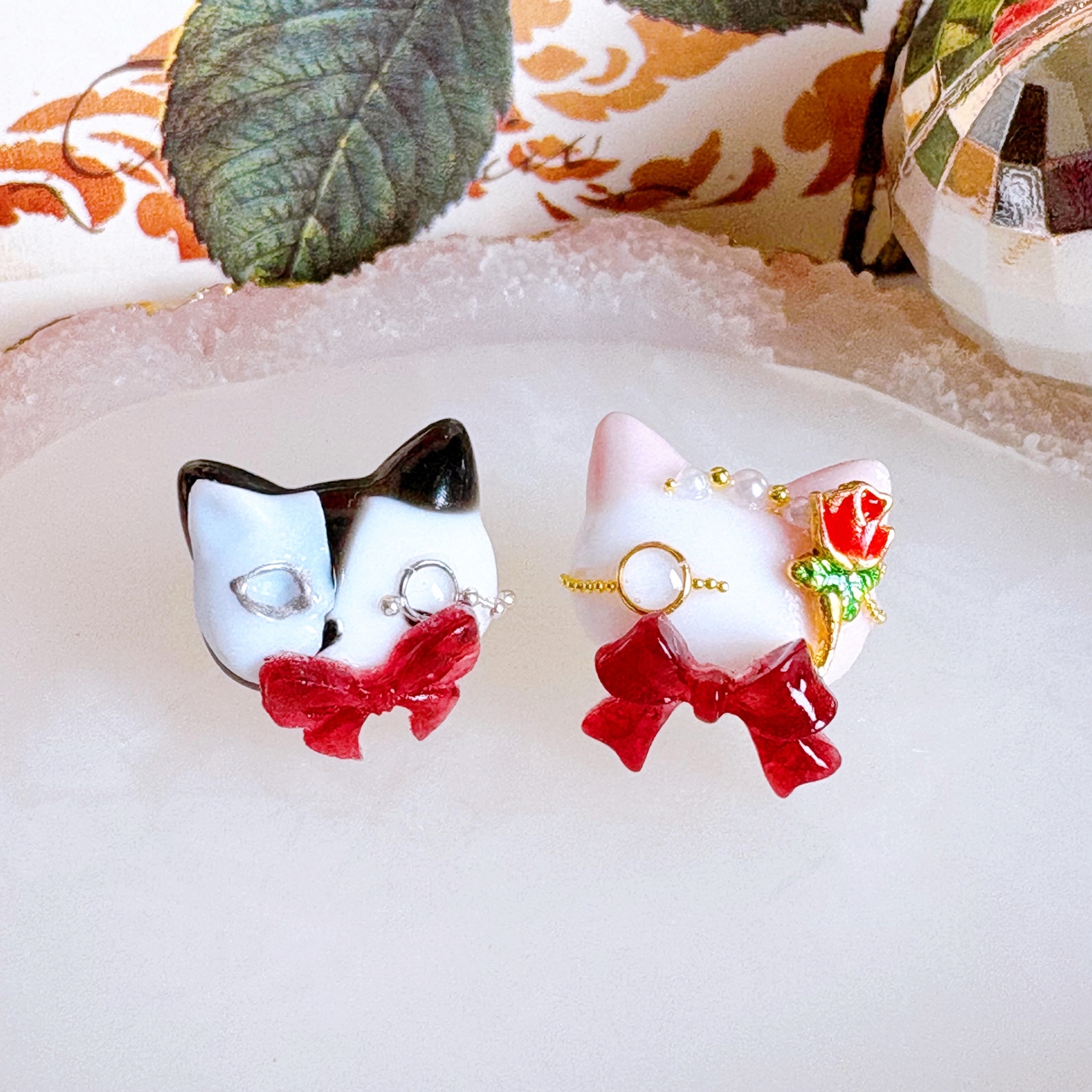 ひげ猫 ピアス・イヤリング／グラスキャッツオーナー／丸メガネ