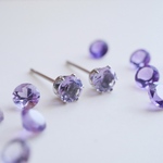 つけっぱなしOK！アメジストの一粒ピアス４ｍｍ　2月誕生石　サージカルステンレス　金属アレルギー対応