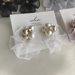 ＊オーガンジーリボンのパールビジューピアス＊✦︎ホワイト/サージカルステンレスポスト使用