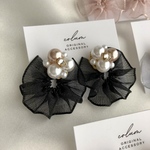 ＊オーガンジーリボンのパールビジューピアス＊✦︎ブラック/サージカルステンレスポスト使用