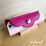 手のひらにすっぽり収まるキーケース