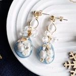 青色とお花のレジンピアス/イヤリング