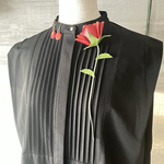 真っ赤な薔薇のブローチとピアスのセット 花　アーティフィシャル 本革 北欧 コサージュ 襟ブローチ 一輪 ブーケ リース スワッグ フラワー ビーズ刺繍 バラ ばら ローズ ルビーレッド クリスマス 