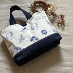 専用です。オオカミと花*森の刺繍*トートバッグ*インディゴ染めデニム*