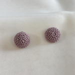 かぎ針編み くるみボタンのイヤリング