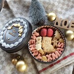「ねこたちとホワイトクリスマス♪クッキー缶」（S）【期間限定缶】【配達日指定1/5（日）まで】（白夜缶）