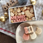 【チョコサンド】「ねこたちとホワイトクリスマス♪クッキー缶」（S）【配達日指定12/25（木）まで】