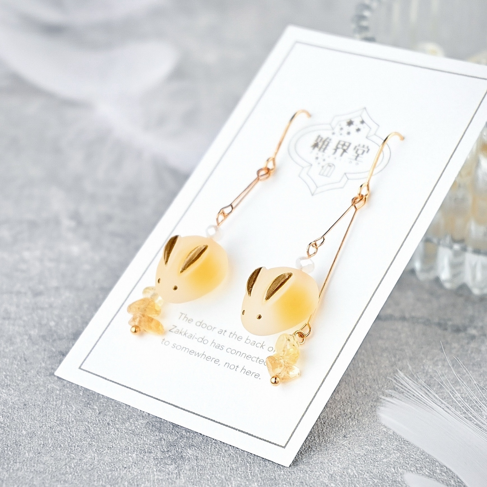 つけっぱなし樹脂ピアス【天気のたまご：晴と雨】 - 雑界堂 | minne