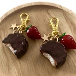 チョコパイ　いちご　フェイクスイーツ　チャーム　食品サンプル　ミニチュアフード　ミニチュアフード