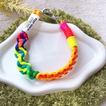 パラコード✶スマホストラップ✶ショート手首用✶ハンドストラップ✶ストラップホルダー付✶レインボー☓イエロー☓オレンジ