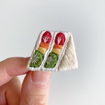フルーツサンド 手刺繍ブローチ