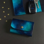 カードが入るキーケース【宇宙】キーホルダー　スマートキー　免許証　定期入れ　カラビナ　三つ折り　ベルトループ　パスケース