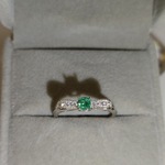 可愛いリボン🎀リング　エメラルド(⁠◠⁠‿⁠・⁠)⁠—⁠☆リング