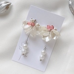 『再販』　『人気』　パール　ピンク　ビーズ　揺れる　イヤリング　大人可愛い　コットンパール　花　花モチーフ　白　シルバー系　パーティ　女子会　デイリー　ブライダル　ウェディング