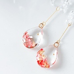 しずくのピアス/イヤリング　クリア　レッド｜レジンアクセサリー｜雫　ドロップ　水滴　涙　透明　クリスタル　シェル　揺れる　赤　ゴールド｜フック型　ノンホールピアス