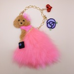 M様専用　ネオンピンクファードレス　ふわふわ毛糸刺繍トイプードルのバッグチャーム　レトロ薔薇　ハートチャーム付き
