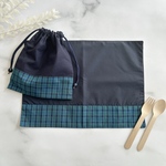 【ランチマット 25×35】紺色・チェック・男の子・女の子・ランチョンマット・幼稚園・保育園・小学校・入園入学・小学生・幼児教室・お受験・縦25cm×横35cm