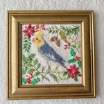 羊毛とコットンリネンの野の花とオカメインコの刺繍額