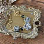 ビーズ刺繍のロングネックレス　グレー
