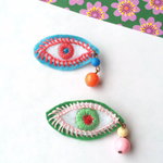 泣きっ面の目刺繍ブローチ