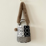 丸底バッグ  *⚮* patchwork *⚮* フェイクファーのショルダーベルトとチャーム付