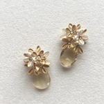 シトリン × ゴールドのつまみ細工のお花のイヤーアクセサリー　ホリデーシーズン・冬のきらめき