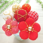 ちりめん梅＆玉飾り*７本　赤さめ小紋柄　七五三髪飾り・753・着物・浴衣・成人式・卒業式・卒園式に　玉かんざし