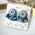 カプリブルーのビーズ刺繍イヤリング