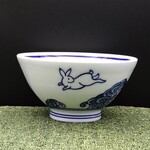 飯碗(中)　染付波兎　